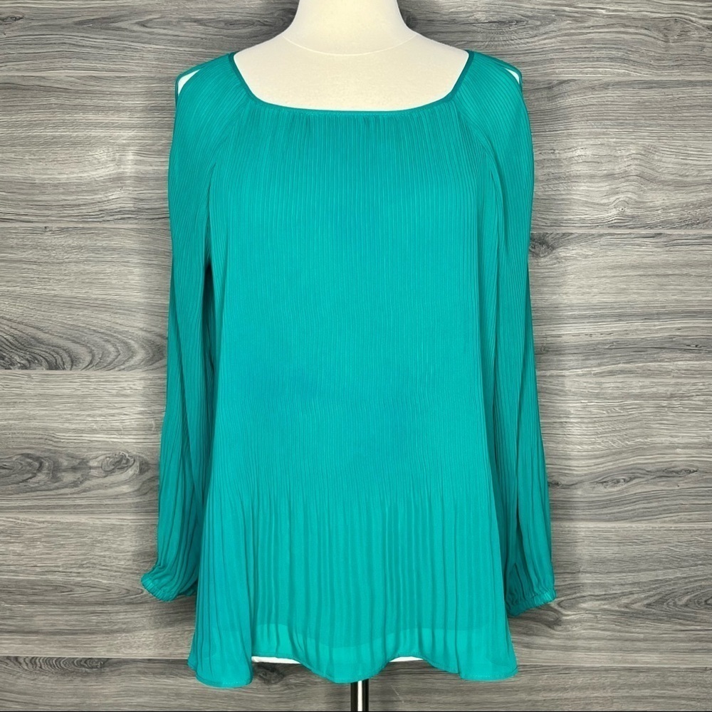 Susan Graver Green Pleated Cold Shoulder Blouse Size 12